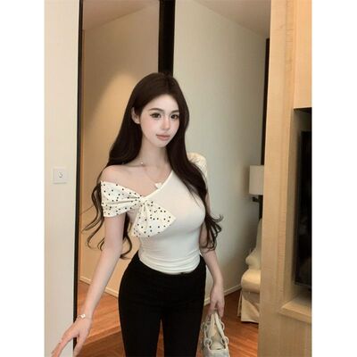 蝴蝶结波点斜肩短袖T恤女