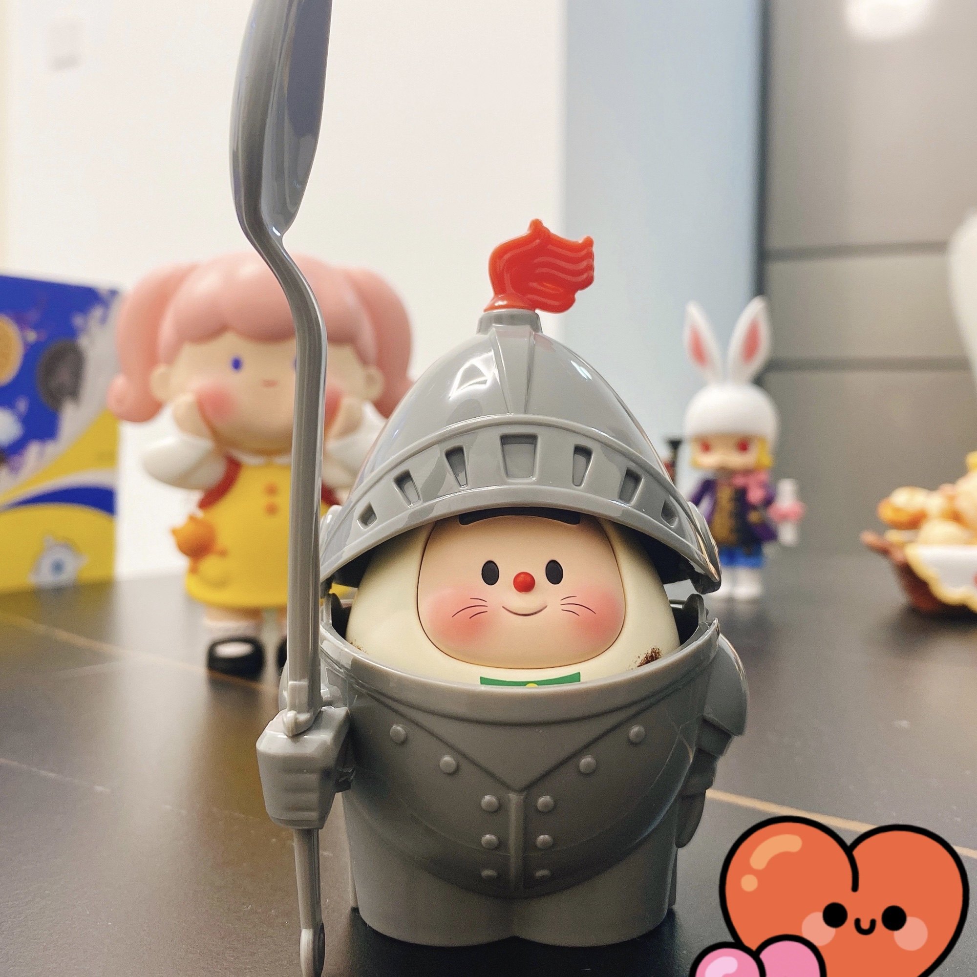 厨房收纳创意个性装饰小兵护蛋器创意儿童餐具亚瑟鸡蛋托带勺蛋托