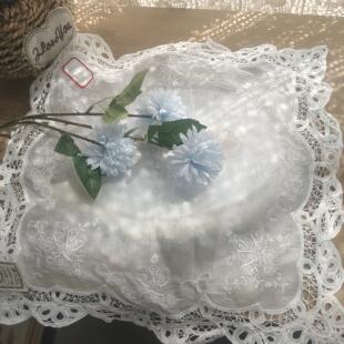 E229 手绣花拼百代丽花边手帕 40cm 精梳棉白色