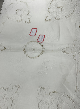 X009 白色手工刺绣盘垫35×55cm 微瑕