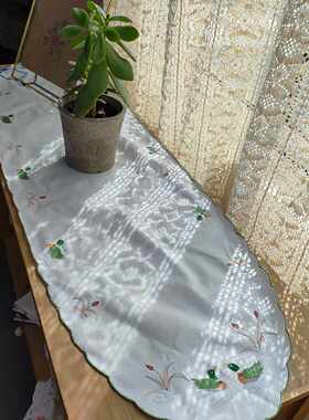 G301 刺绣小鸳鸯桌旗白色彩绣棉质125x35cm氧化