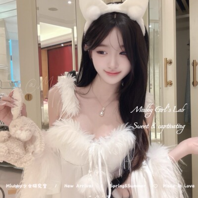 Miubby「纯恋尤物」纯欲甜美羽毛亮片丝滑缎面胸垫睡裙外披套装