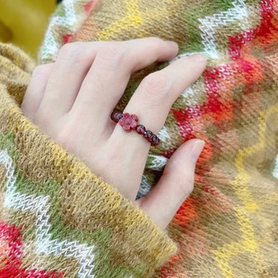 朱砂小红花石榴石戒指女四叶草玫瑰花红色石榴石水晶手之环