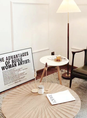 the advantages of being a woman artist 黑白字母装饰画 简约