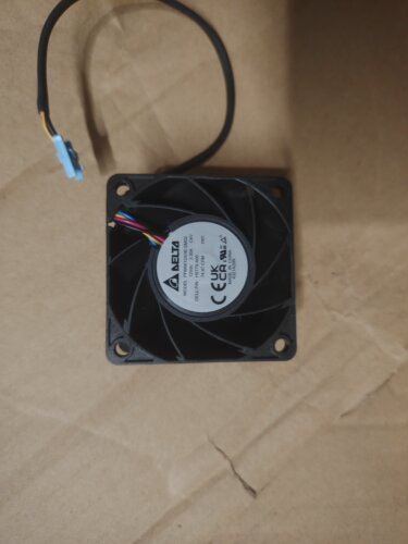 台达R9M4024UHE-M02 12V 3.30A 4线PWM温控6038 6cm散热风扇