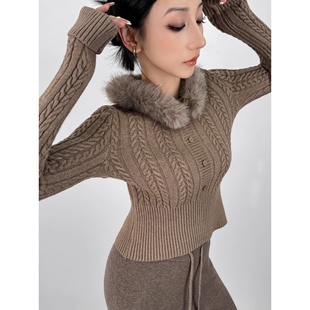 高级感气质卡其色短款修身针织衫上衣女秋冬内搭打底显瘦毛领毛衣