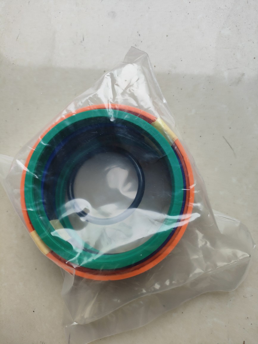 徐工吊车12吨16吨20b20g25k xct25垂直支腿油封 支腿油封