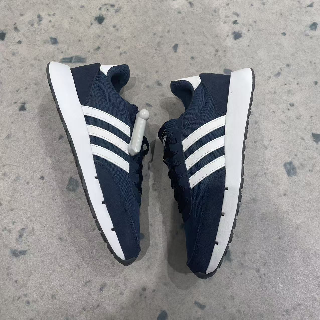 Adidas/阿迪达斯正品新款男女舒适运动休闲缓震复古跑步鞋 JS3022