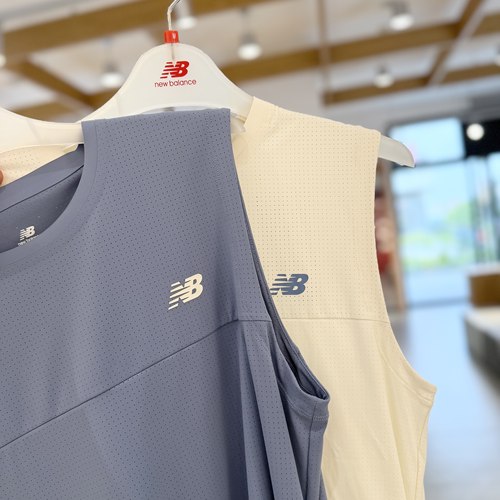 New Balance 简约百搭圆领套头透气无袖背心 男女同款 NGF29311