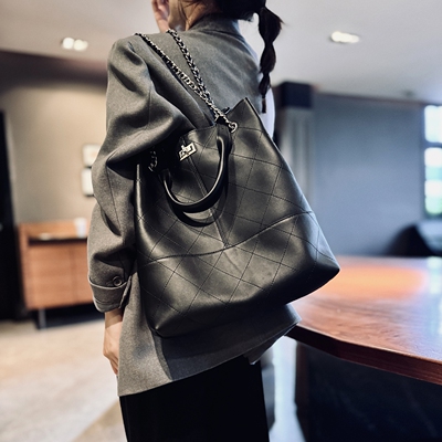 时尚大容量真皮女包2025新款