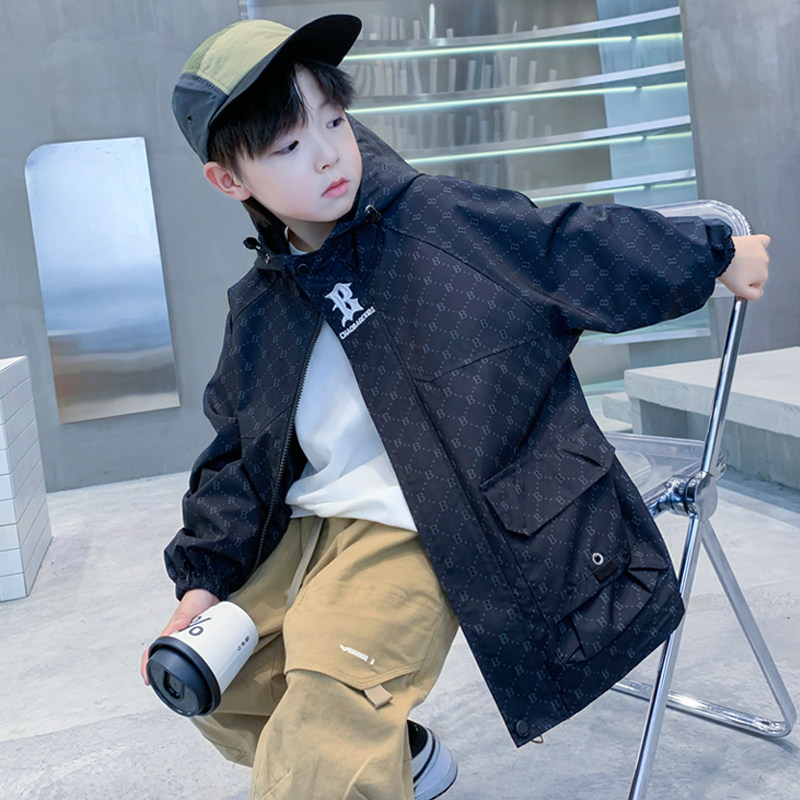 男童外套春秋款2026新款儿童春装冲锋衣大童春季风衣洋气酷帅潮流
