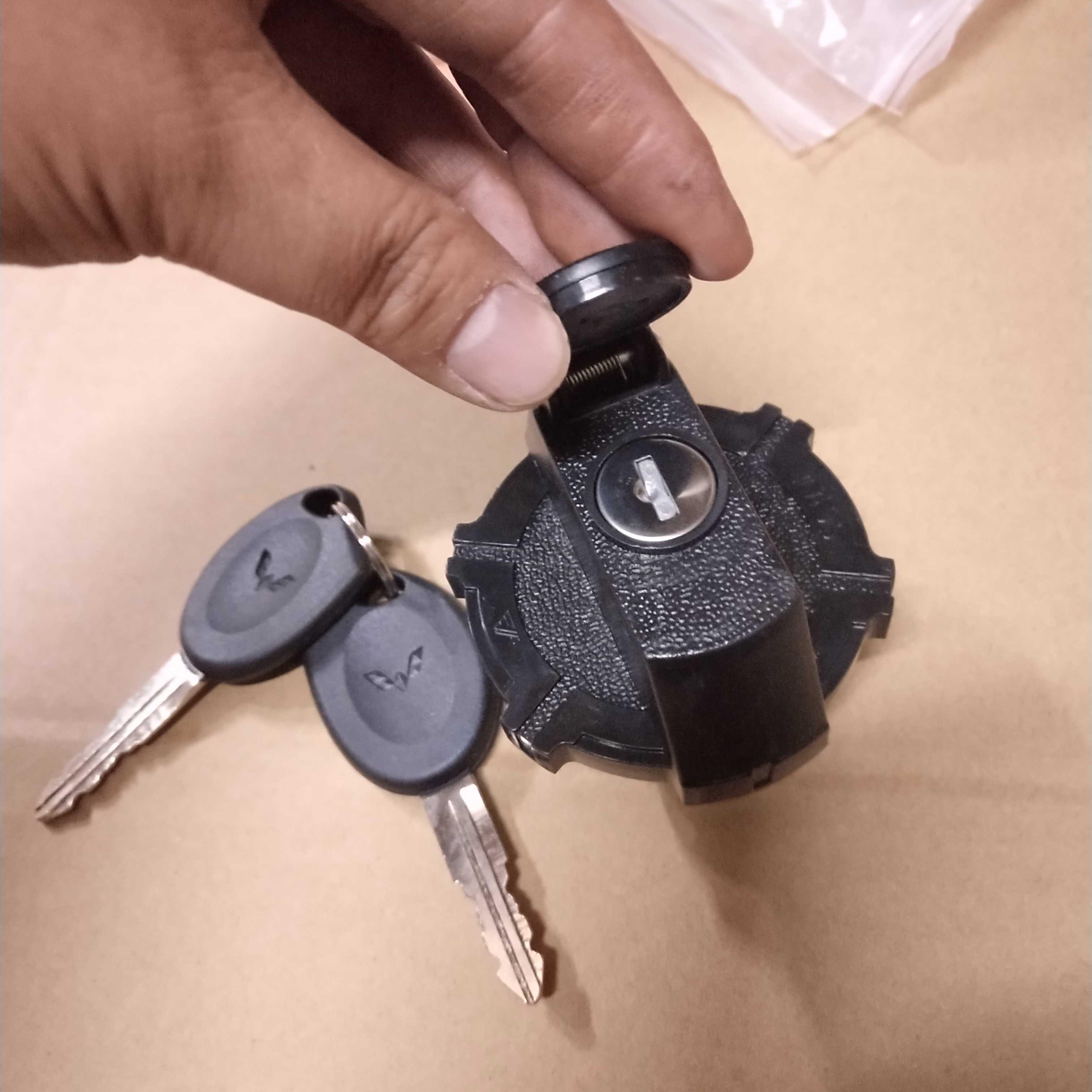 五菱荣光货车油箱盖荣光小卡单双排货车带锁芯带钥匙油箱盖油箱堵