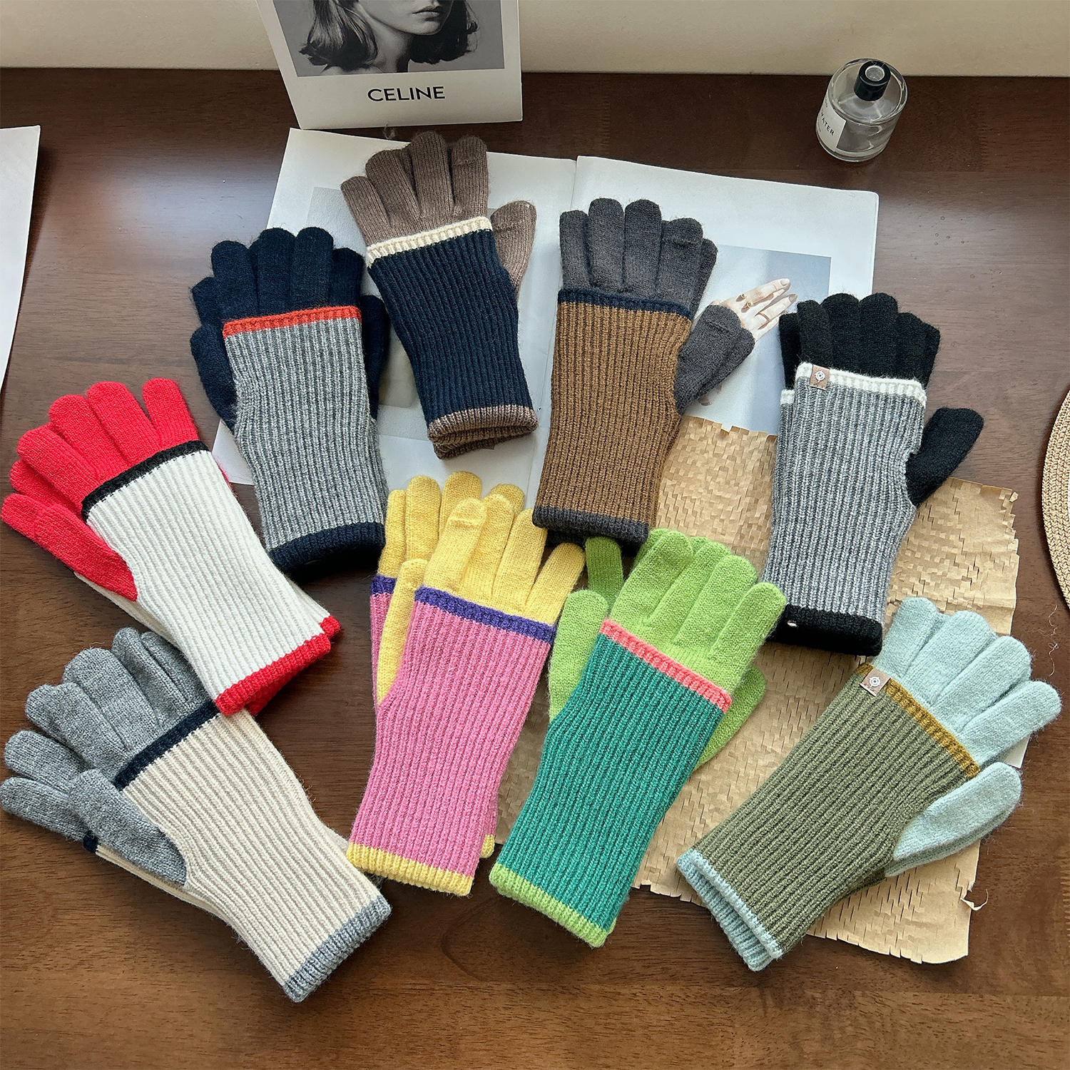 2025新款韩版拼色百搭保暖针织手套秋冬季女士高级感骑行防风护手