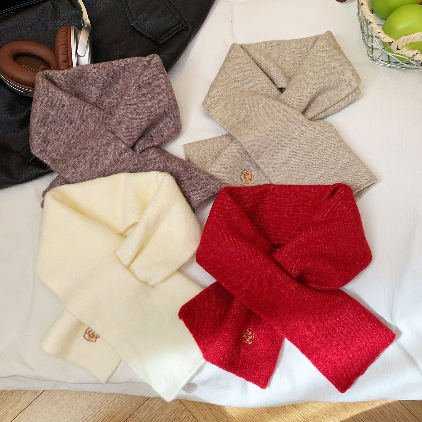 2025新款山茶花刺绣交叉针织围脖女秋冬季高级感保暖百搭防风围巾,服饰配件/皮带/帽子/围巾,围巾/丝巾/披肩,淘宝优惠券,粉丝福利购,淘宝优惠卷