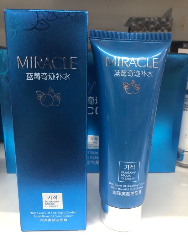 樱妆蓝莓奇迹补水润泽美颜洁面膏