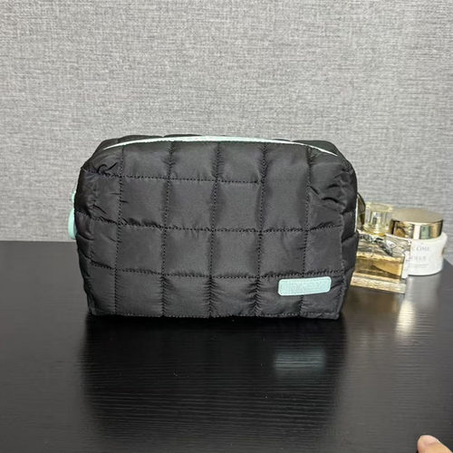 四件包邮出口尾货大容量黑色夹棉方格缓冲云朵化妆包收纳包洗漱包