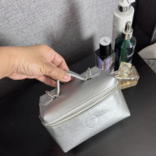 四件包邮 出口欧美 星爸银色PU小手提收纳包化妆箱