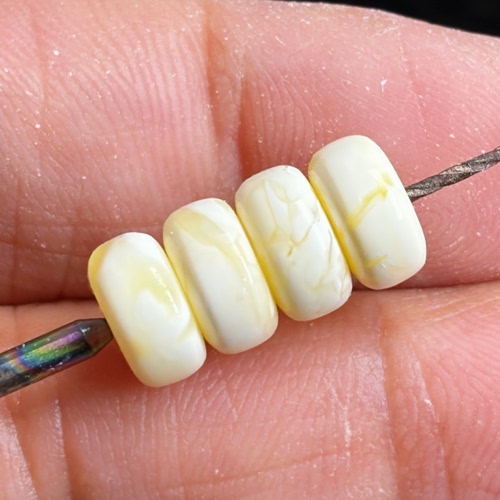 天然白蜜蜡瓷白花蜜蜡扁珠隔珠6-9毫米香珀药片精工原矿无优化