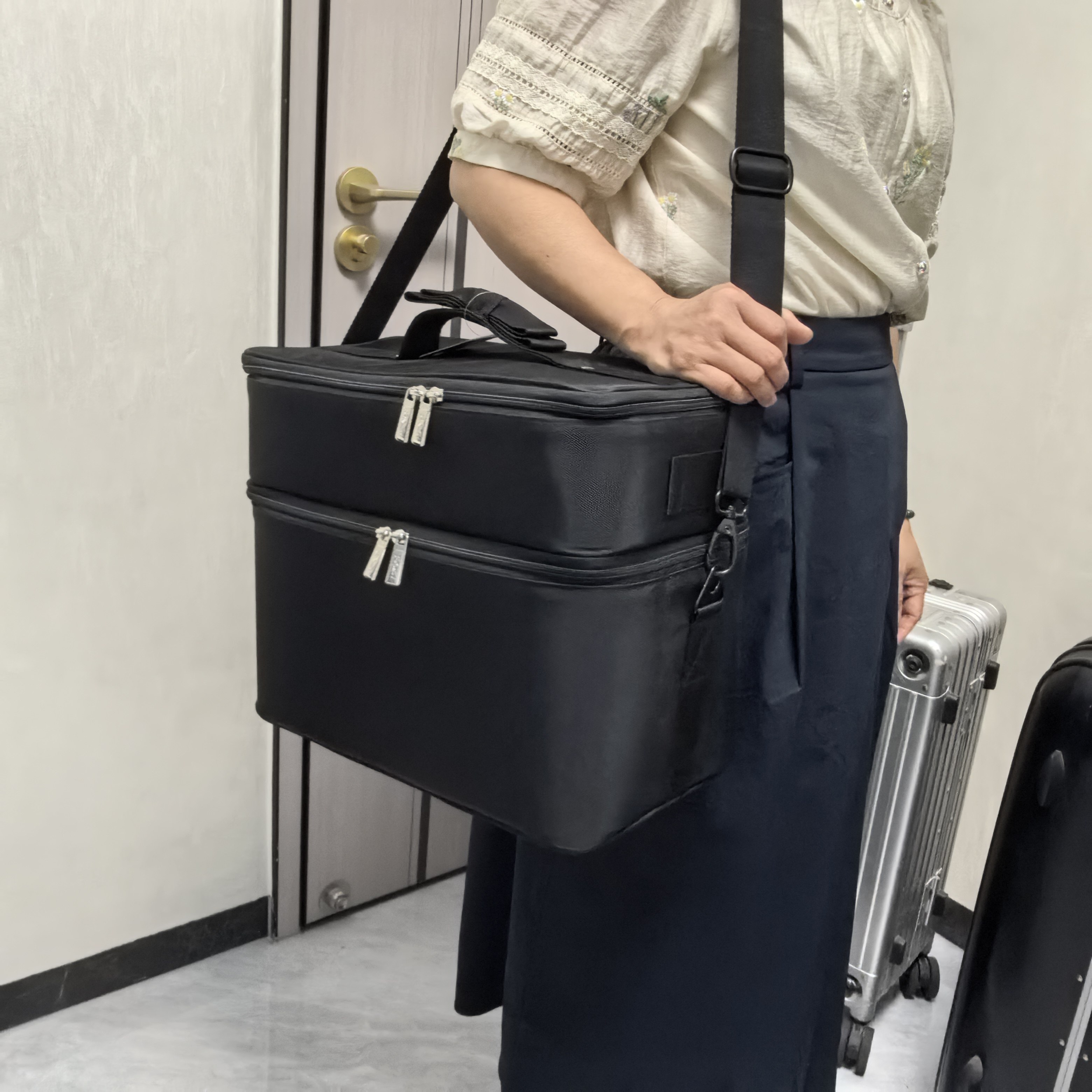 馥雅迪专业化妆包跟妆饰品收纳包黑色双层铝箔大容量手提化妆品包