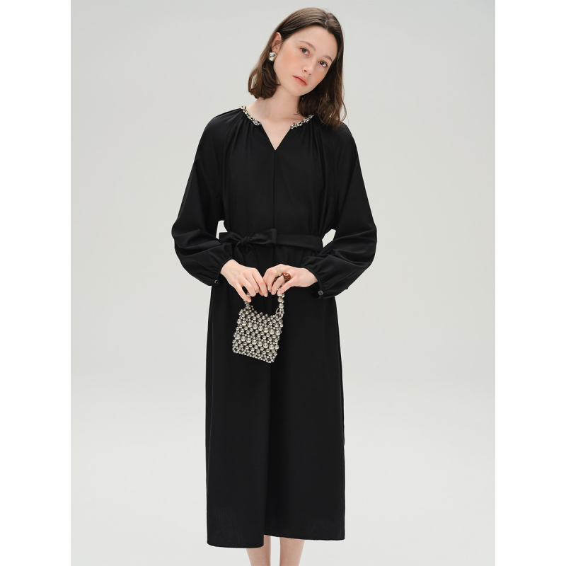 独束大码女装大气休闲感连衣裙2025秋季时尚通勤小黑裙长裙