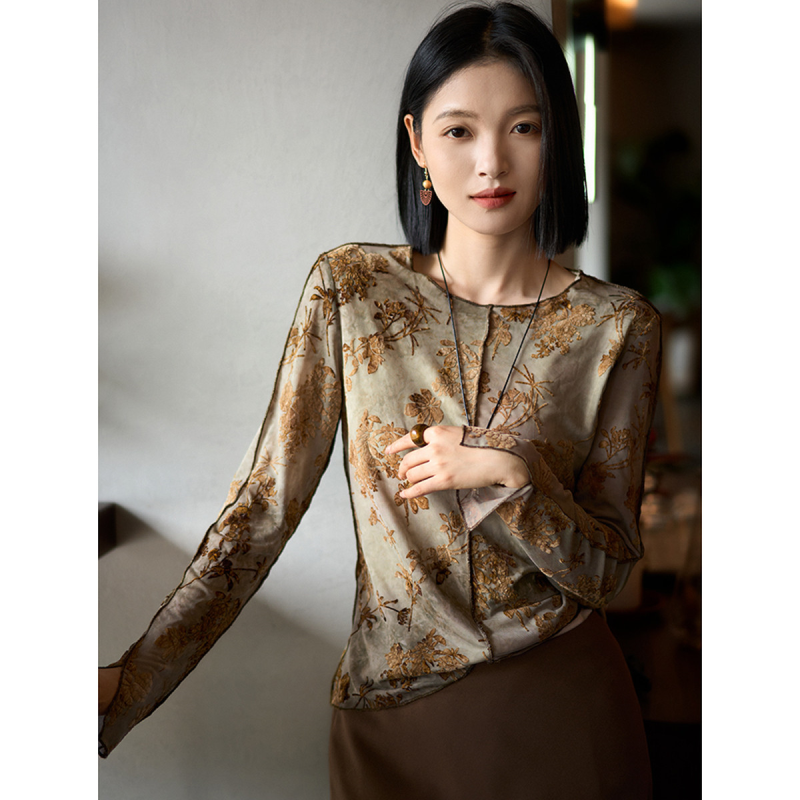 笑涵阁鎏金岁月富家小千金印花网布植绒古色古香长袖打底衫25秋