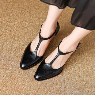 2025春秋新款真皮时尚百搭银色粗跟包头凉鞋中跟尖头高跟法式女鞋