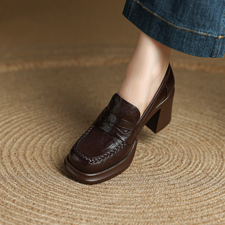 巨舒服2025新款法式真皮复古方头浅口单鞋粗跟百搭加绒高跟小皮鞋