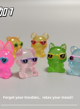 E加1 新款卡通可爱墨镜小动物微景观夜光小摆件 车载办公桌面装饰