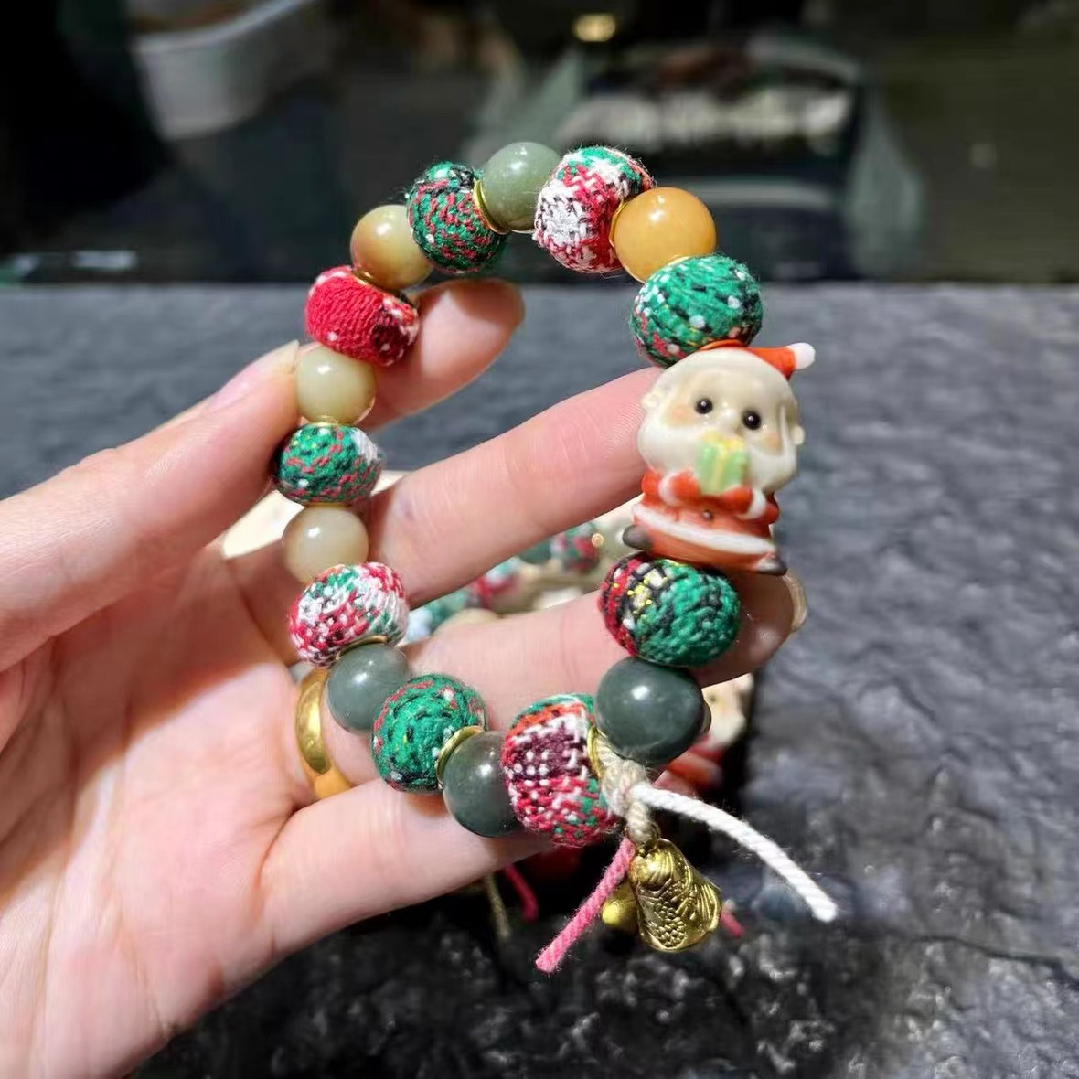 圣诞系列 毛绒绣球单圈手链手串 搭配菩提根和象牙果圣诞老人手链