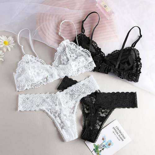 Slim fitting underwear set with lace straps 蕾丝修身内衣套装