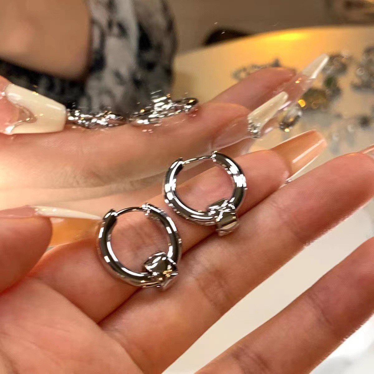 酷酷的！个性耳圈耳环小众设计感高级冷性风耳钉2022年新款潮耳饰