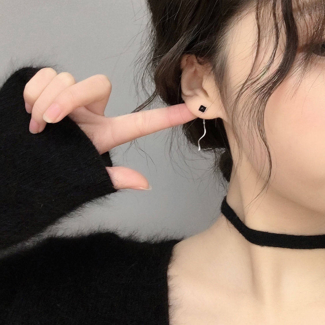 vivian自制波浪简约黑色方块耳线