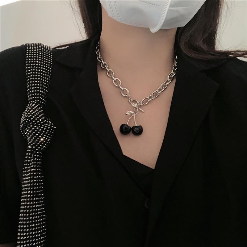 黑色小樱桃项链choker暗黑风