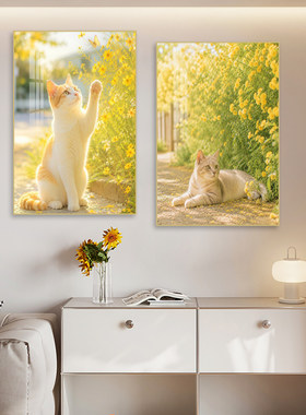 治愈系猫咪装饰画北欧温馨客厅挂画民宿卧室床头暖黄色小花猫壁画