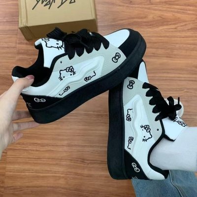 超火厚底板鞋女款2025新款秋季小白鞋chic百搭鞋子撞色拼接面包鞋