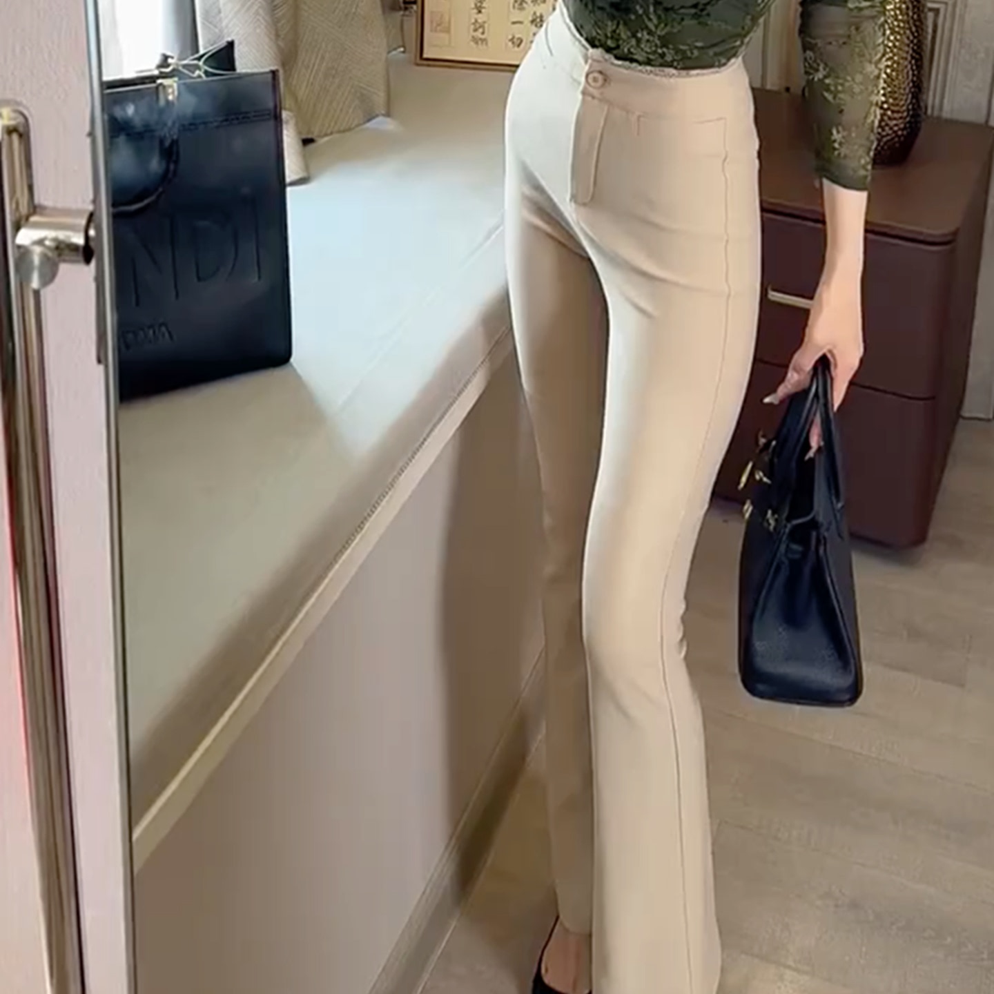 卡其色显瘦高级感微喇裤