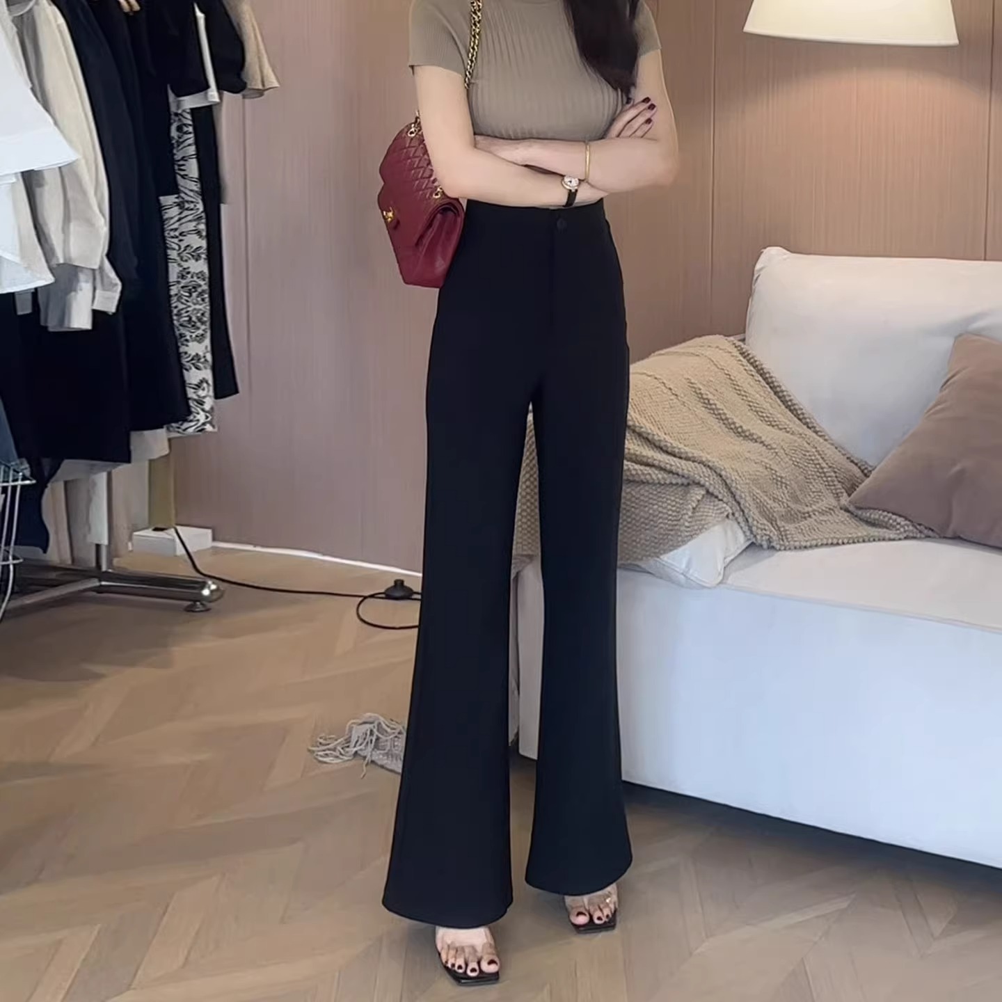 黑色不贴腿微喇西装裤女