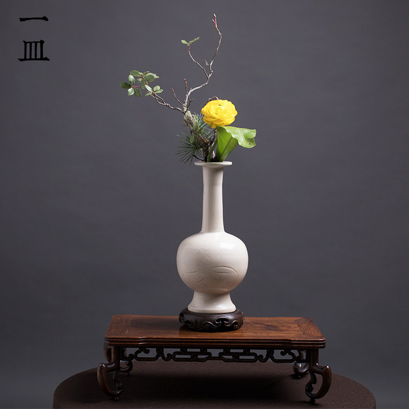 一皿定窑陶瓷仿古长颈瓶经典