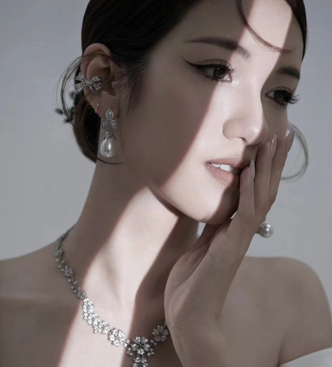 安芮兒進(jìn)口配件法式復(fù)古宮廷風(fēng)氣質(zhì)天然海水珍珠藍(lán)寶石耳釘耳環(huán)