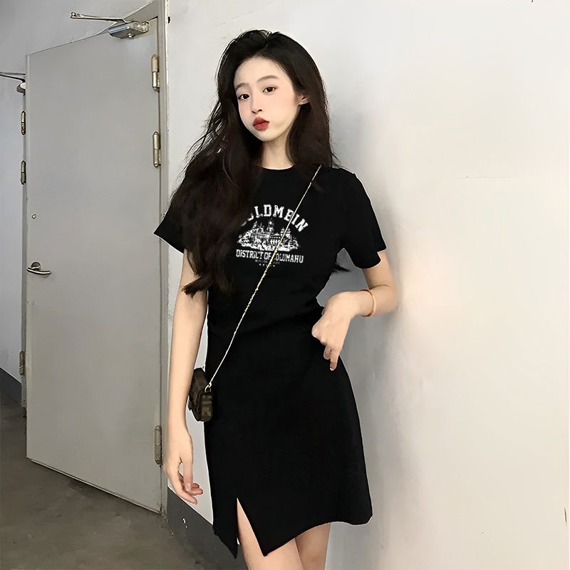 胖东来2025中长款T恤连衣裙女夏季正肩圆领褶皱修身开叉裙子设计