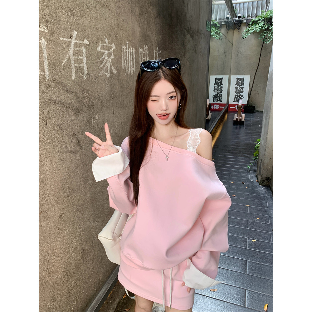 韩版时尚套装女秋季2025新款斜领长袖露肩卫衣高腰粉色短裙两件套