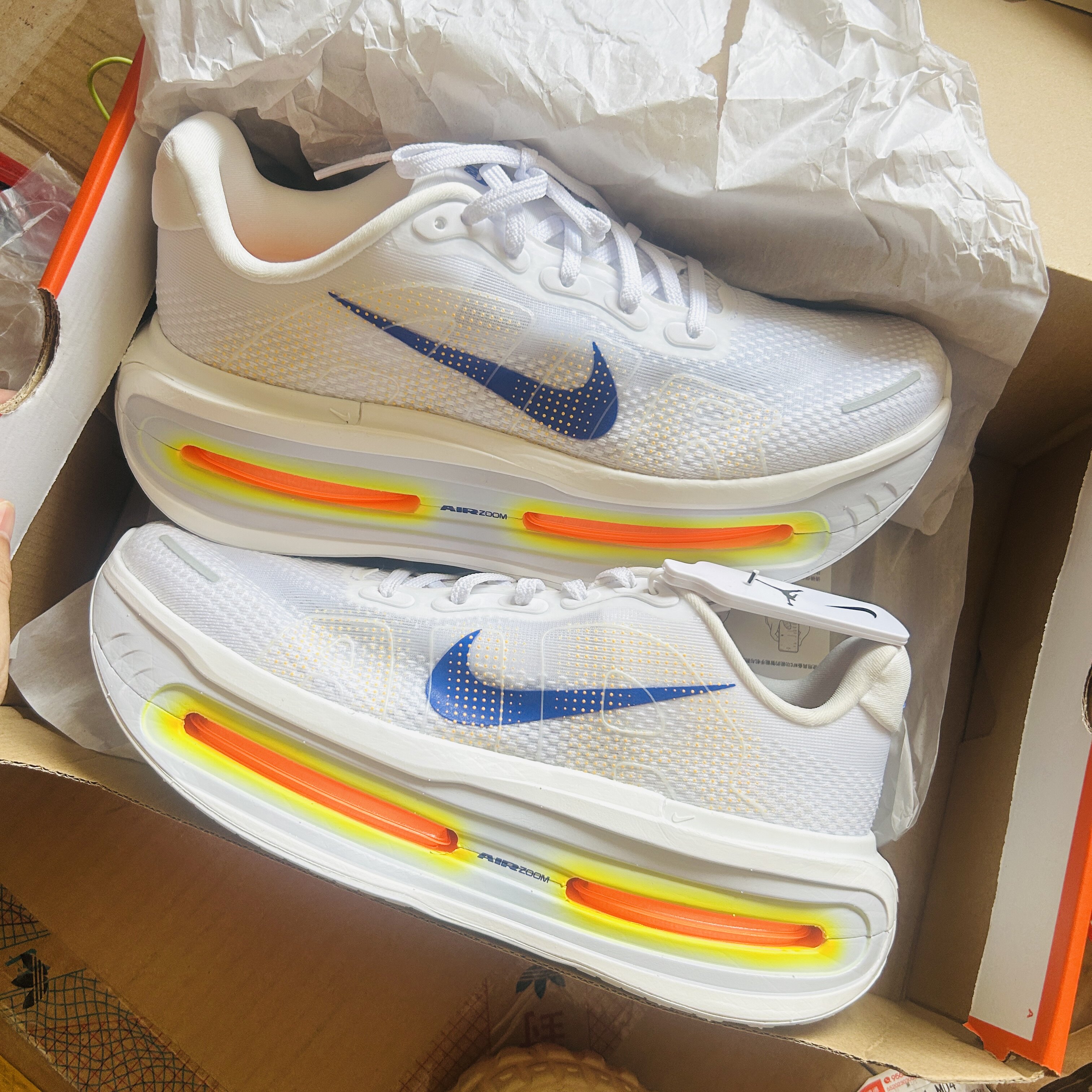 Nike Vomero Premium超跑迈柔 跑鞋 气垫减震轻便透气HQ2050-101