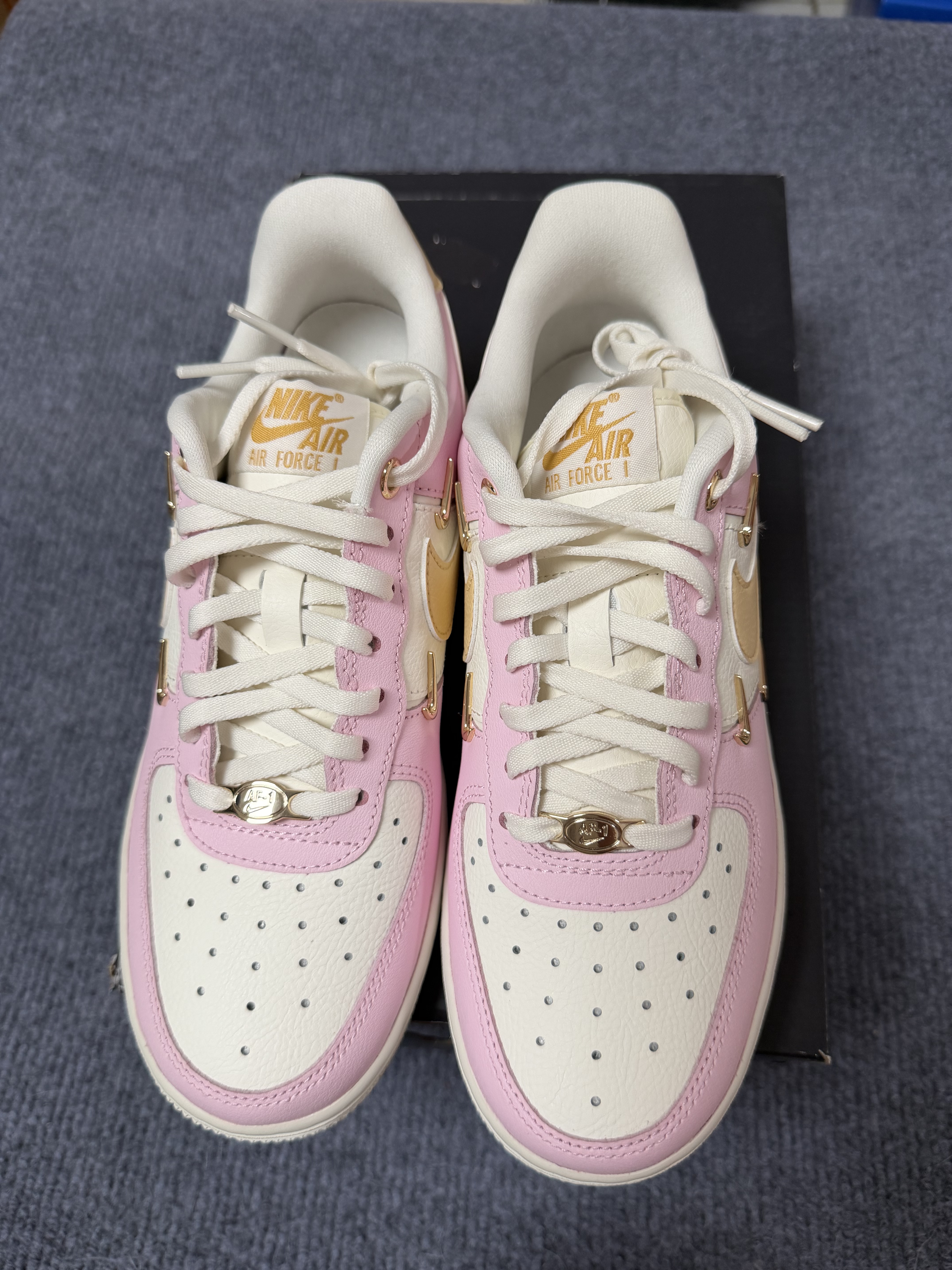 耐克Nike Air Force 1空军一号轻便板鞋女款粉白IB2574-600