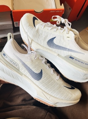 耐克Nike INVINCIBLE RUN FK 3缓震气垫运动跑步鞋DR2615-107