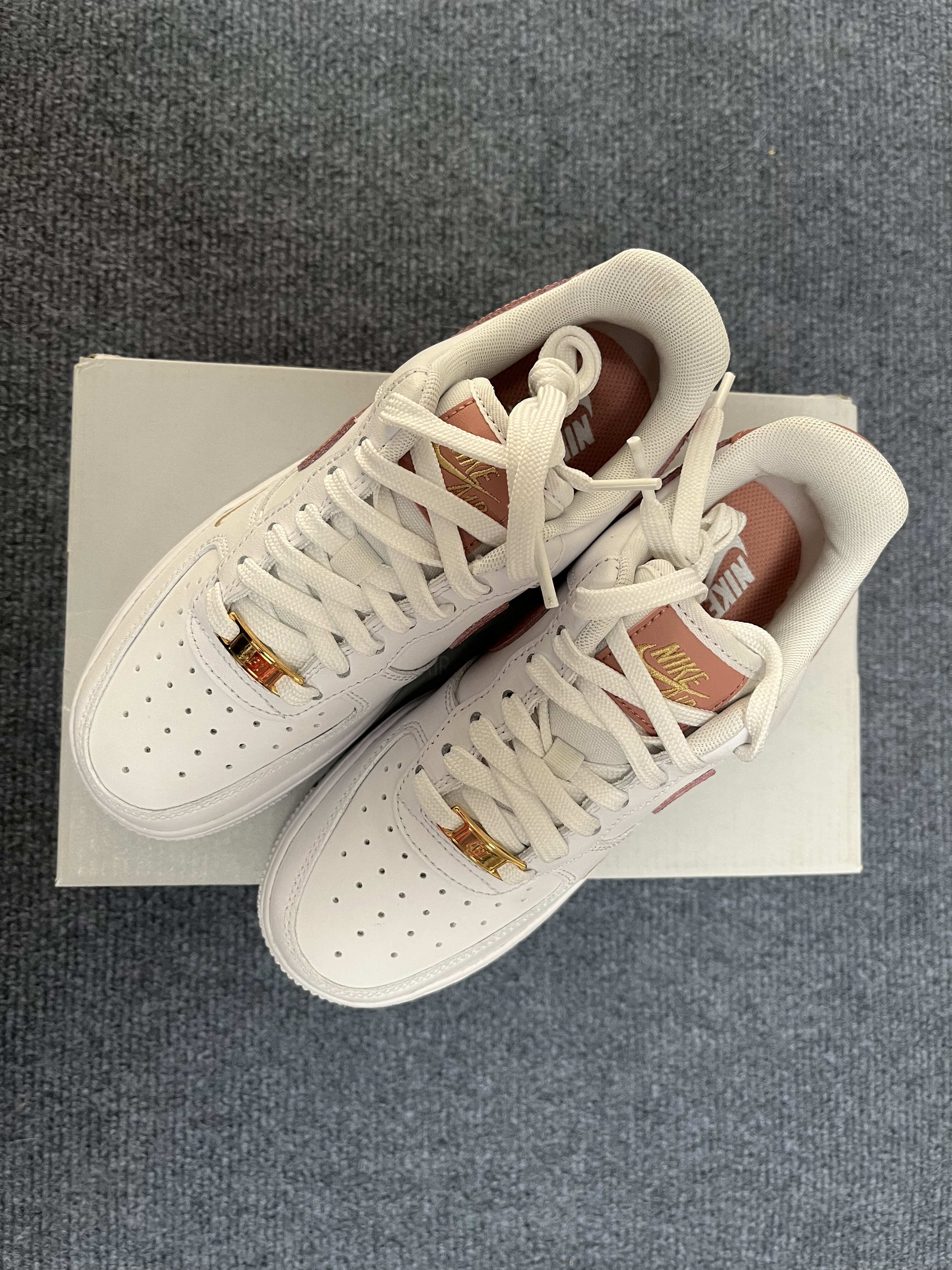 Nike Air Force 1 '07 迷你钩 低帮 板鞋 女款 白粉CZ0270-103