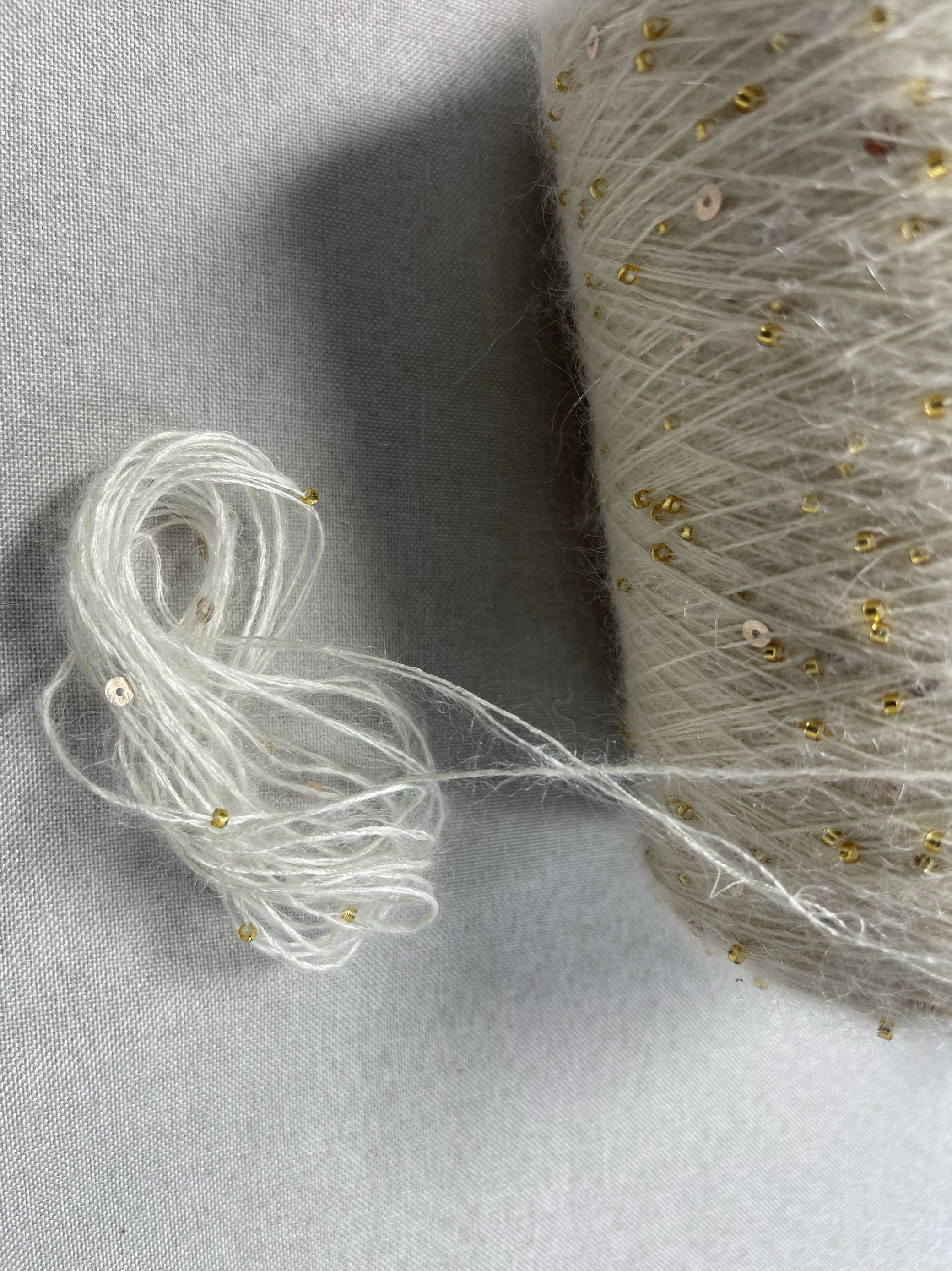 燕赵蠡 费雯丽2025白厂丝马海毛珠子珠片白胚线50g棒针钩针高端线