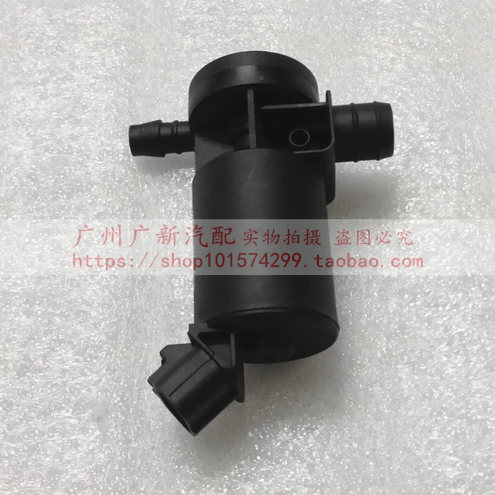 埃尔法兰德酷路泽大灯喷水电机