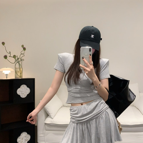 VANESSA-纸片人套装舒适弹力短袖T恤+自带安全裤半身裙两件260797