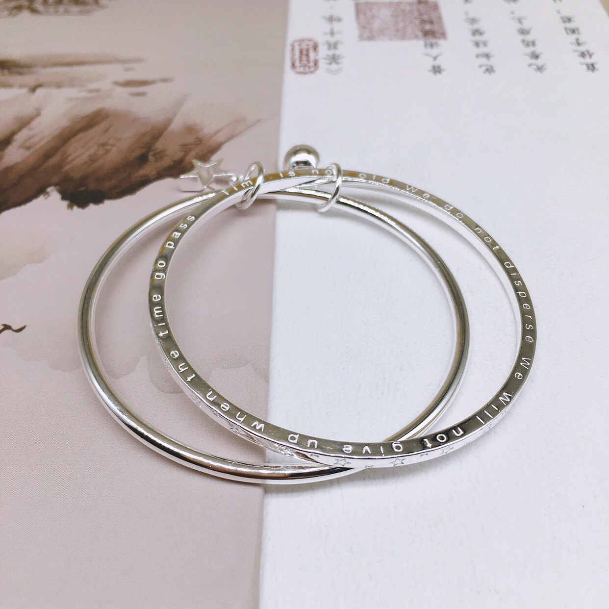胜银·双圈星星英文闭口足银999手镯五角星铃铛吊坠亮面纯银手镯