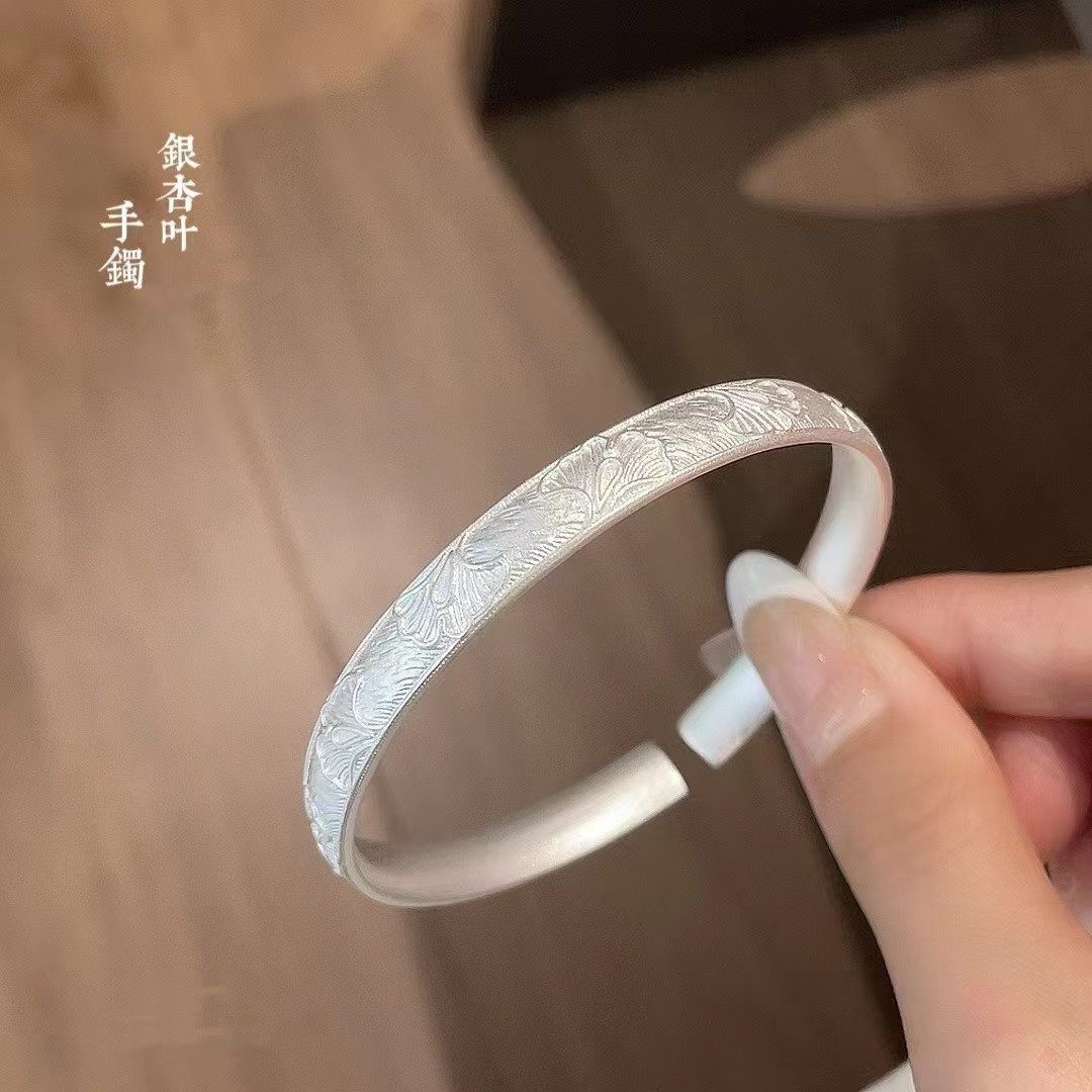 胜银&middot;银杏叶古法足银999.9手镯实心开口内卜满雕送朋友闺蜜银镯